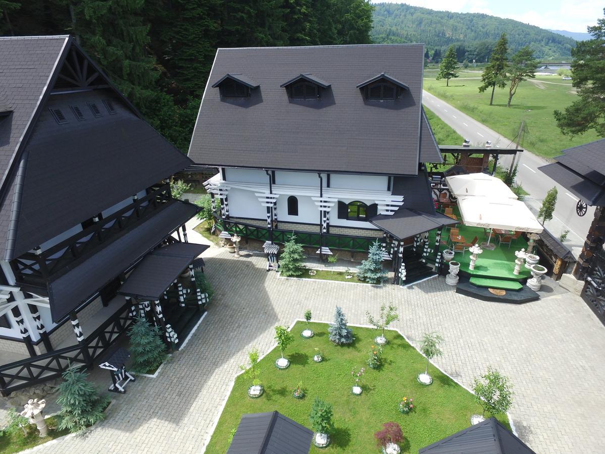 Hotel Complex Lions Bucovina Woronetz Exterior foto